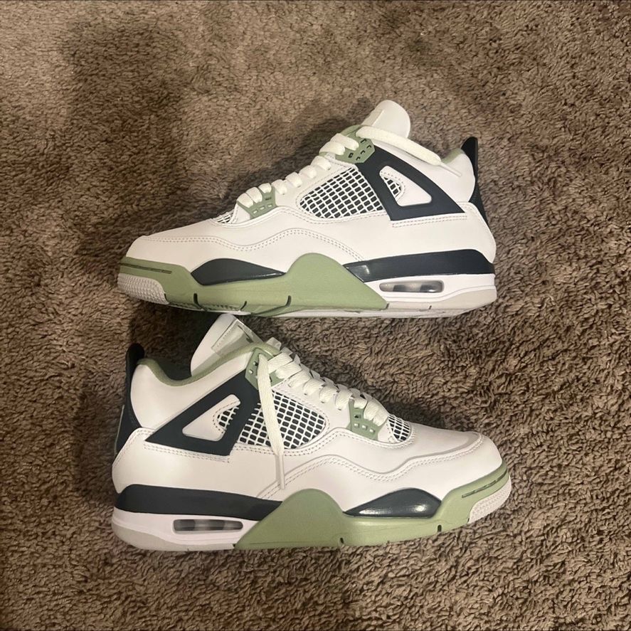 Size 9.5 - Jordan 4 Retro Mid Seafoam W