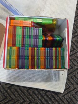 Magnetic tiles