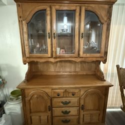 China Cabinet / Hutch 