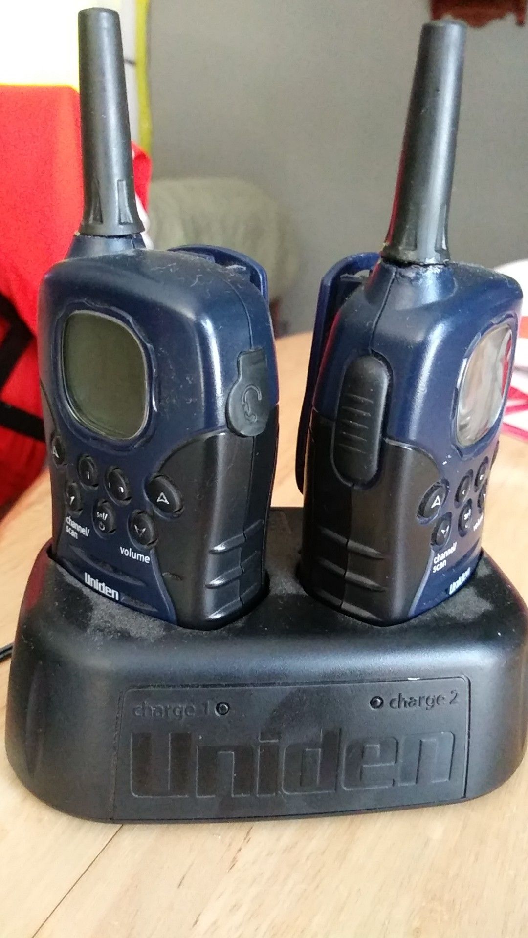 Uniden 5 mile range walkie talkie radios!!