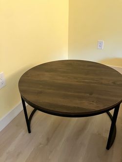 Round lightweight coffee table