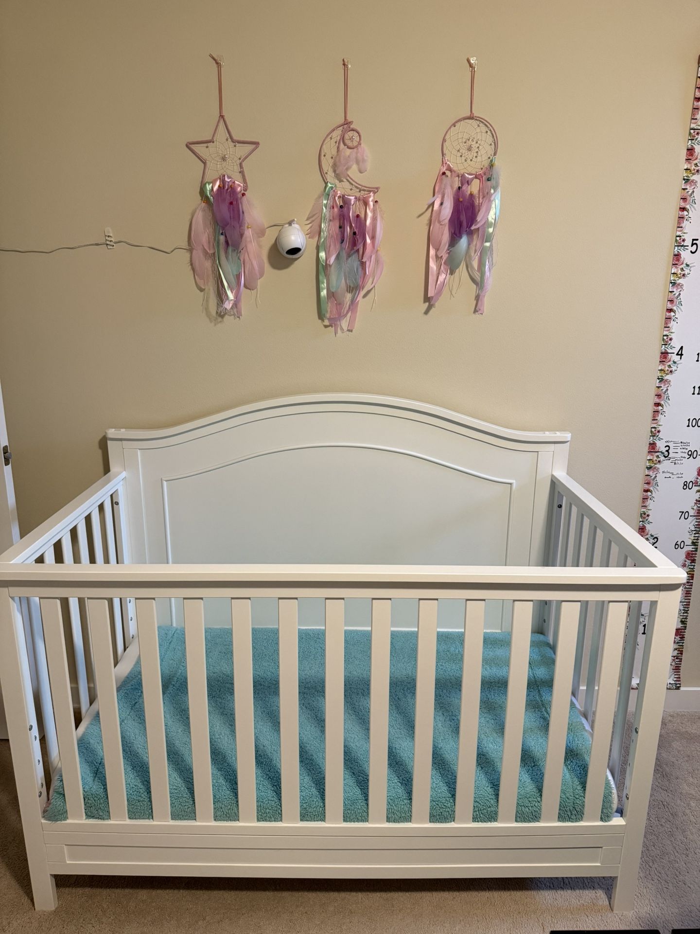 Delta Large white crib And Mattress