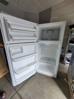 White Top-Freezer Refrigerator