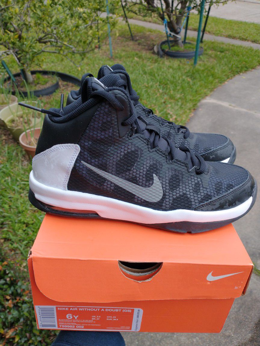 New Nike Air Without A Doubt Gs Youth Size 6 Black