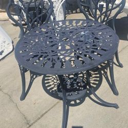 BISTRO SET. 