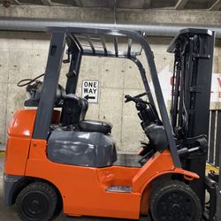 TOYOTA M7 forklift for sale 5500 lb 