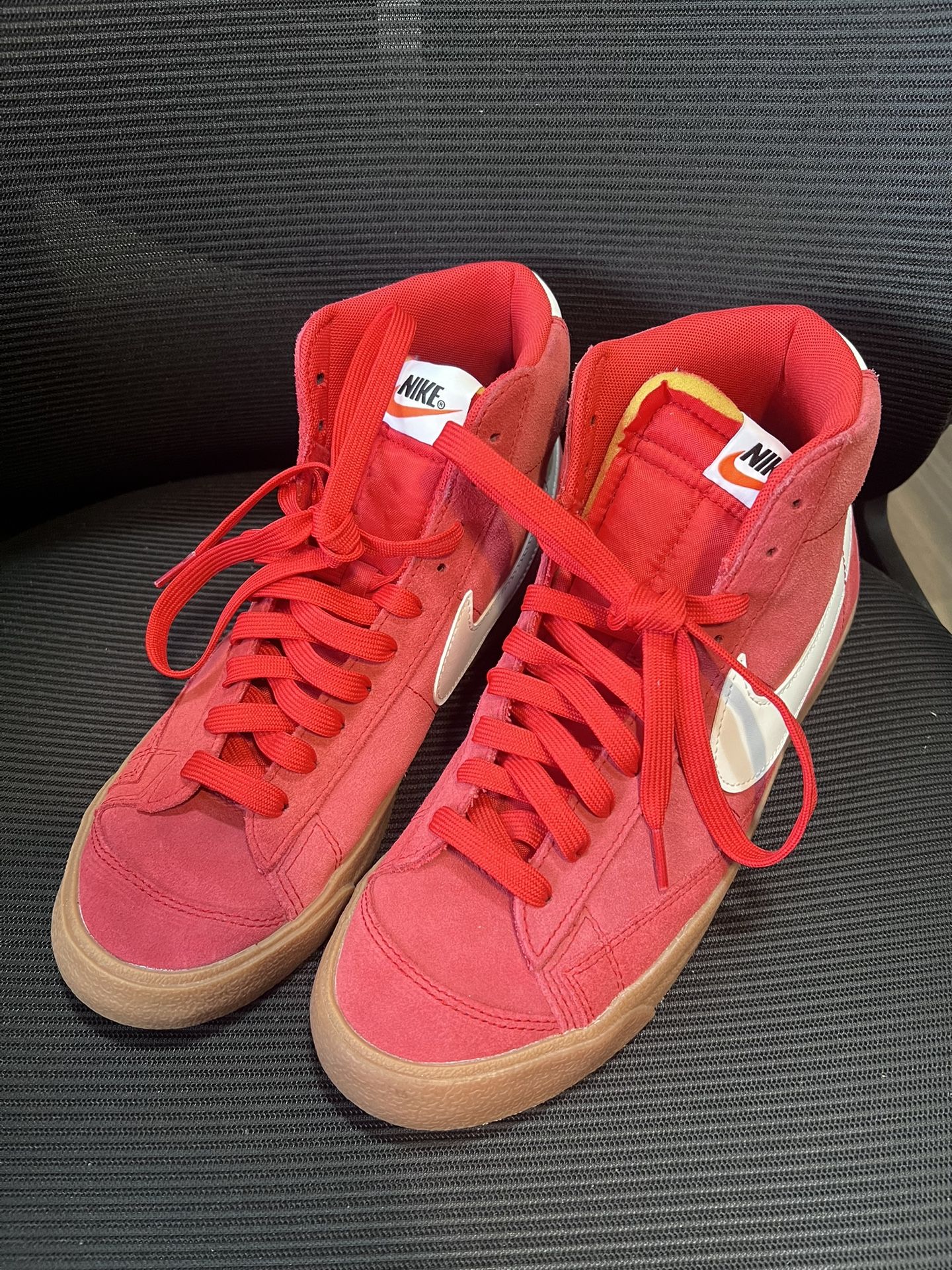 DS MENS NIKE BLAZER 77 SUEDE UNIVERSITY RED WHITE SWOOSH 9.5