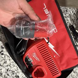 Milwaukee 2.5 High Output Battery+ Charger + Bag 