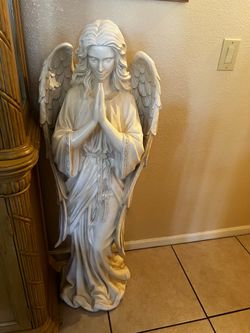Large resin praying Angel about 4 foot