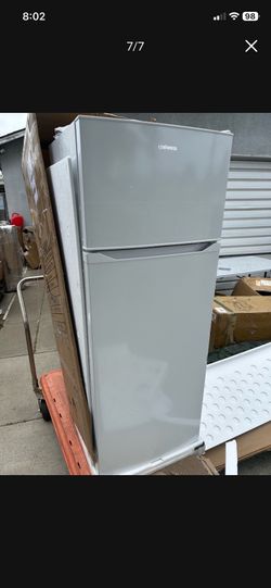 Upstreman 7.7 Cu. ft Top Freezer Refrigerator