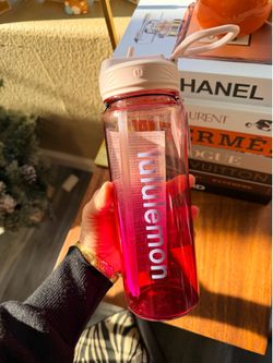 NWT Lululemon Back to Life Sport Bottle with Straw Lid 24oz Ombré Pink 32980