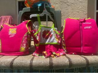 Girls size 5-6 yrs bathing suit with 2 attachable life jackets