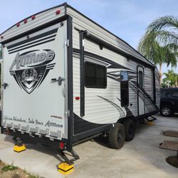 Attitude Toy Hauler 