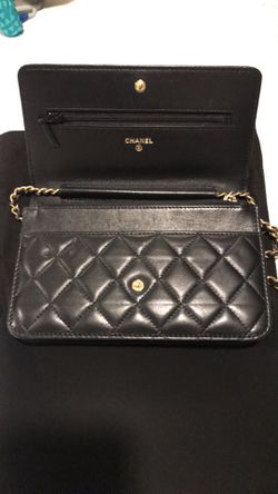 Authentic Chanel chevron Wallet On Chain for Sale in Albany, CA - OfferUp