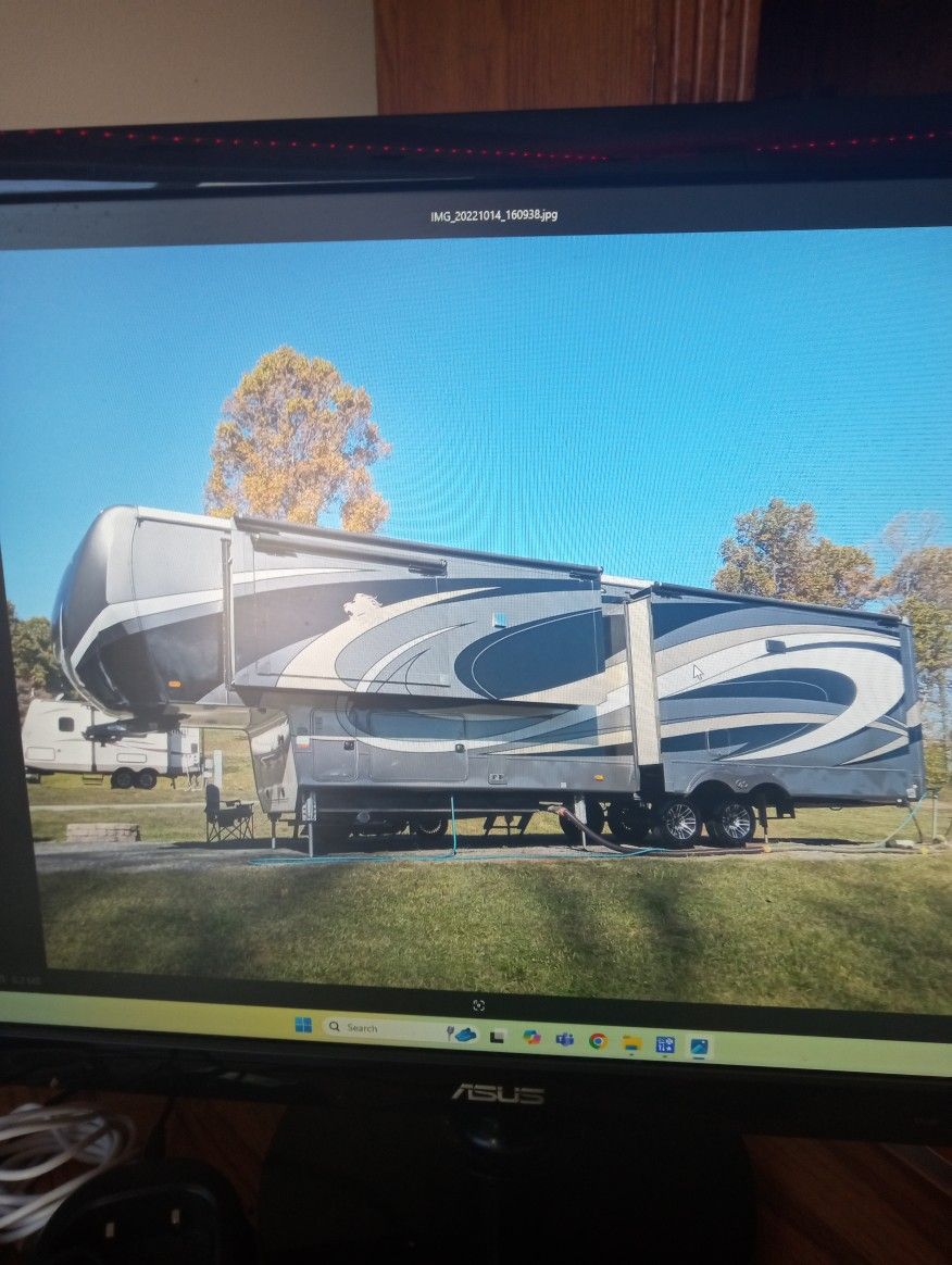 2018 Heartland Landmark Oshkosh 365