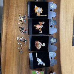Disney Pins And Figurines 