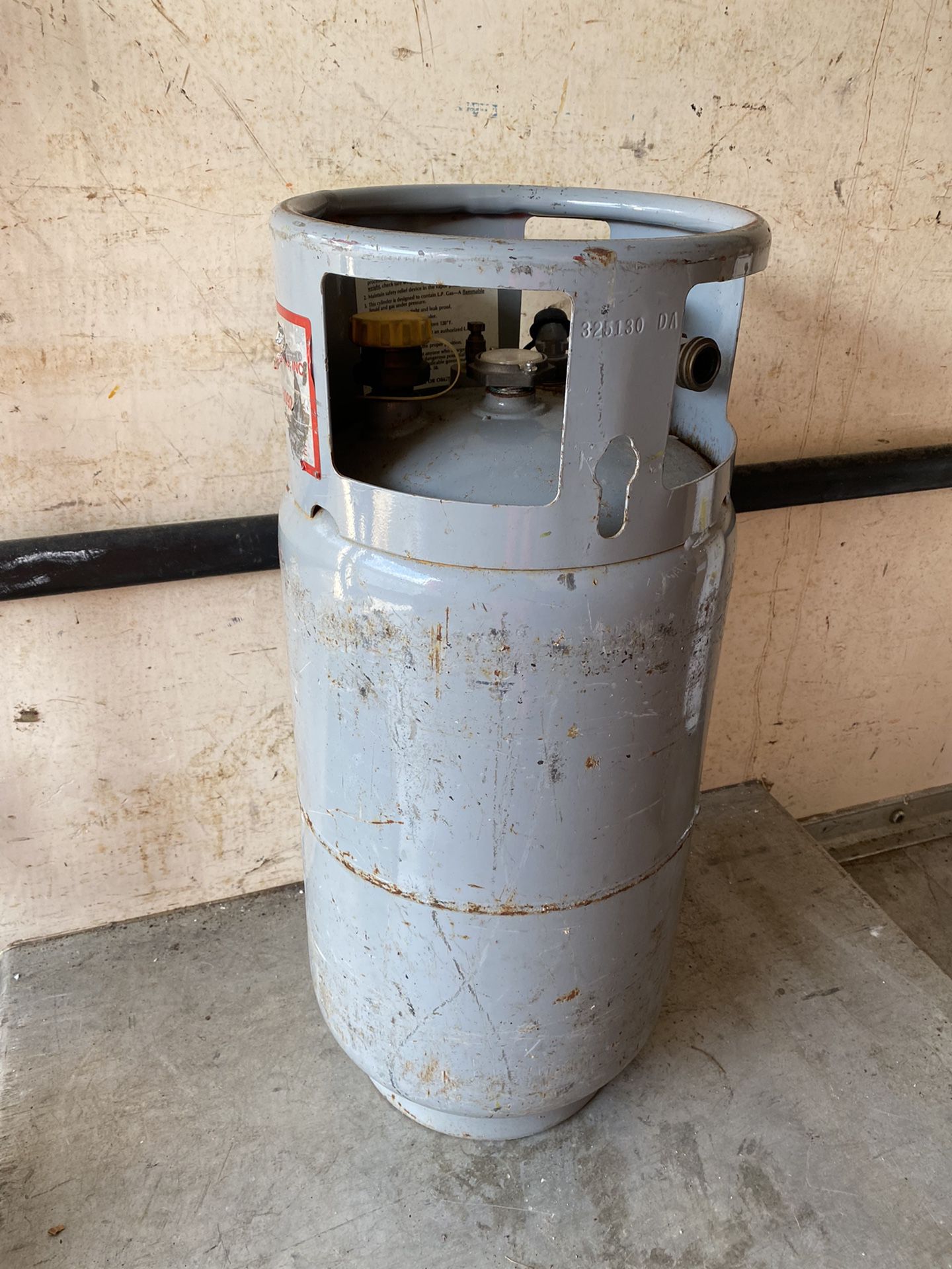 FULL LP Forklift tank liquid propane 35 pound propane tank