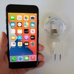 iPhone 7 - UNLOCKED - Like New 