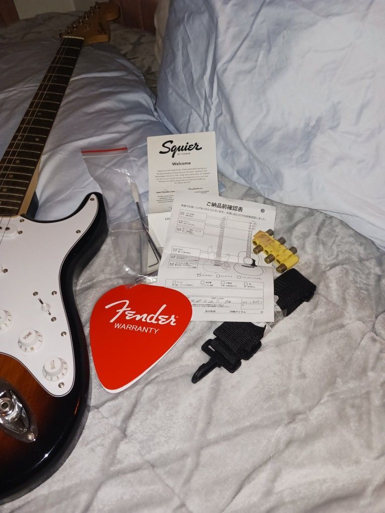 Squier Guitar 🎸 + Accessories