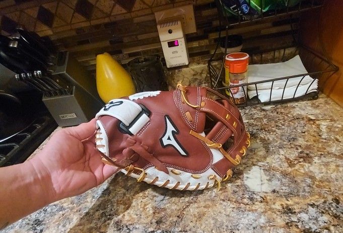 Mizuno 33 Inch Softball Glove
