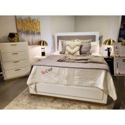 4 Pc Queen  / Eastern King Size Bedroom Set ( Included bed frame ,dresser, mirror, nightstand )