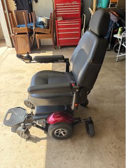 Mobility Chair Merit P326A
