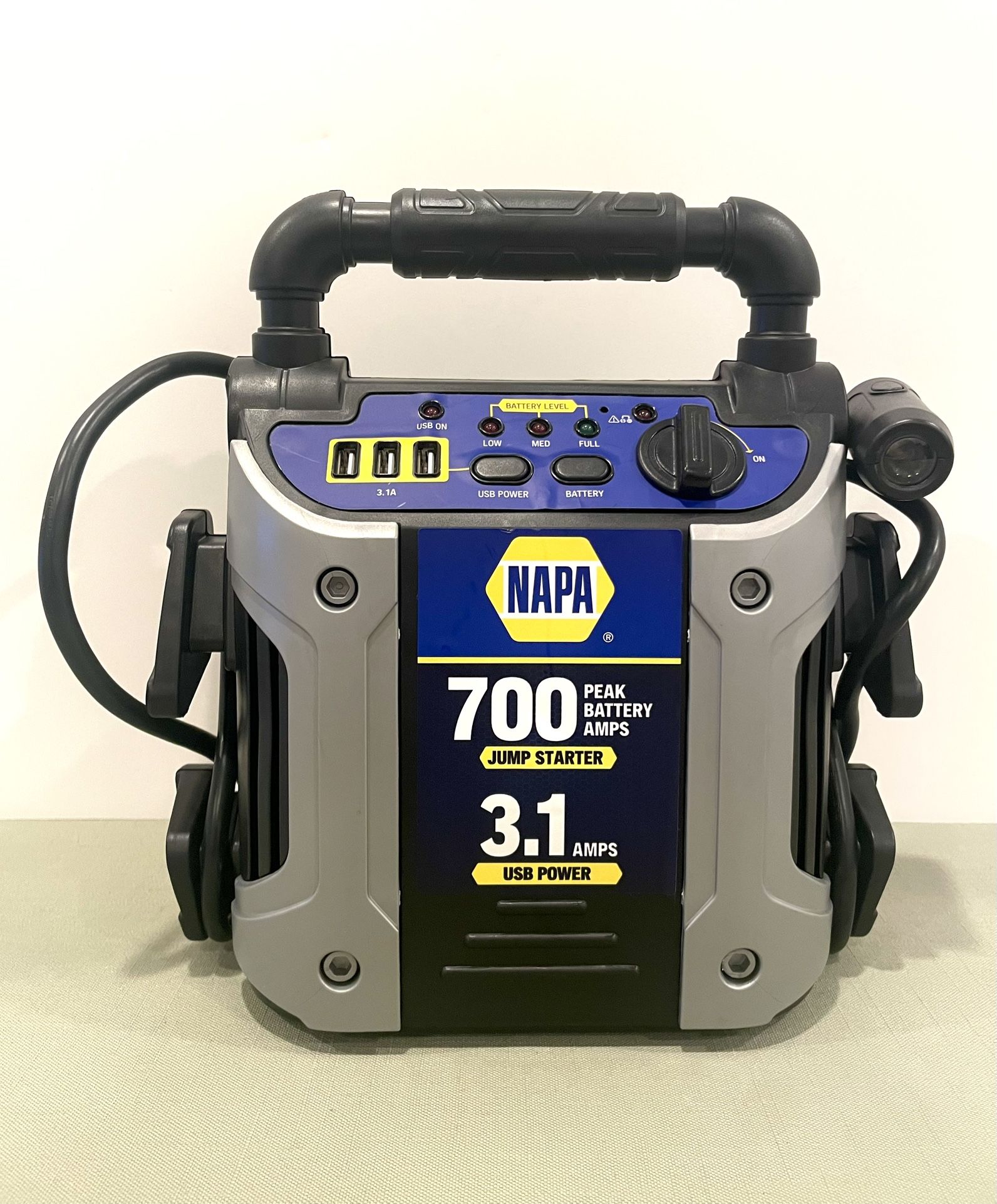 NAPA 700 Peak Battery Amps Jump Starter w/ 3.1A USB Power for Sale in