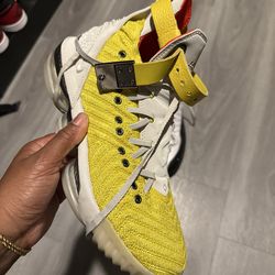 Men’s LeBron sneakers size 8
