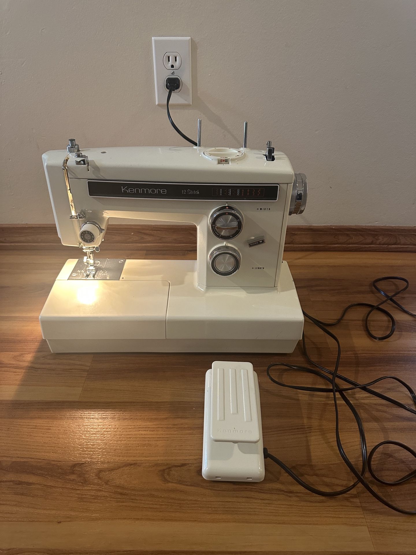 Kenmore 158 Sewing Machine 13520