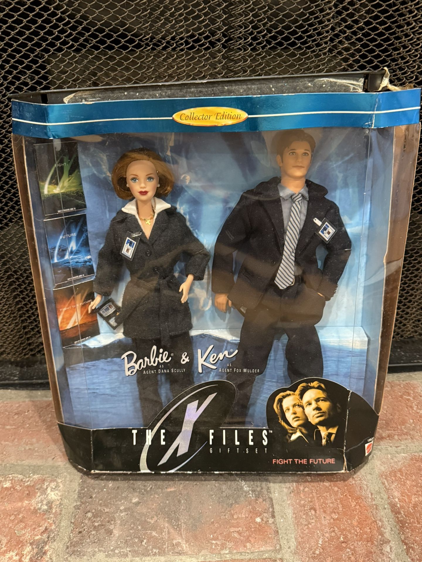 Barbie & Ken The X Files Gift Set 1998 Collector Edition Scully & Mulder Mattel  Damage box. Selling as is.
