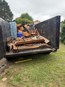 Trailer for ]unk: haul