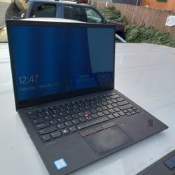 LENOVO - Thinkpad X1 Carbon (7th Gen) - 14" 4K Screen - Intel Core i5 8365U CPU - 16gb RAM - 512gb NVME SSD
