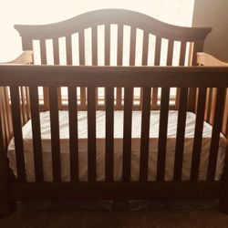 Beautiful Wood Crib & Dresser Table