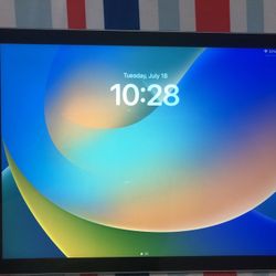 Apple iPad 5th Generation Unlocked Like New!