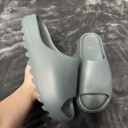 Yeezy Slides 