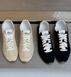 Alo shoes sunny