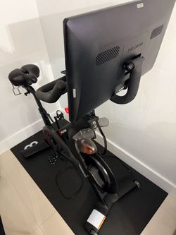 Peloton Bike – Excellent Condition – Ready to Ride
