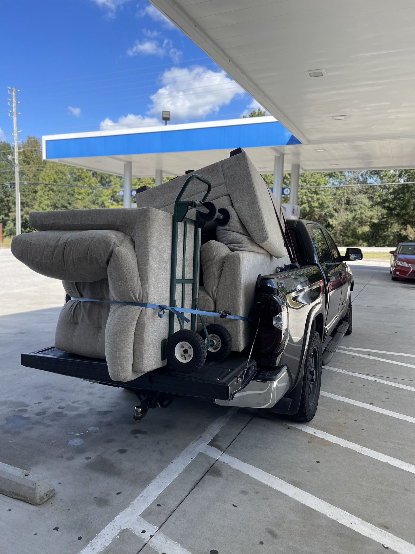 X SECTIONAL/COUCH/SOFA MOVER PICKUP DELIVER