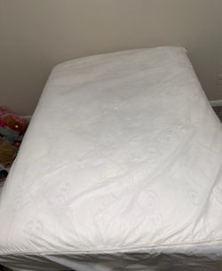 Full size mattress/with frame