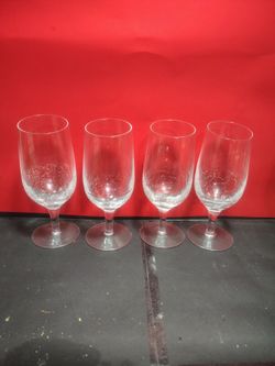 4 Stemmed Glass Wine Glasses with Crackled Glass Bottoms