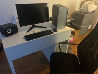HP computer + desk and chair