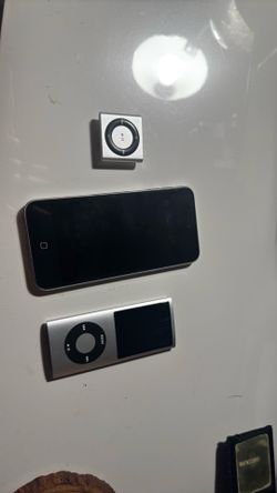 IPODS GOOD CONDITION NOT TESTED