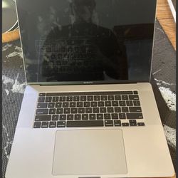 2019 Apple MacBook Pro 16” intel core i7 16GB AMD 5300M 512GB Space Gray