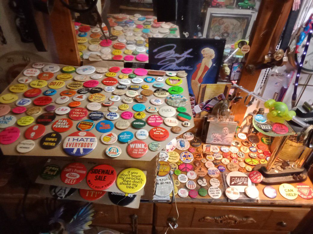 Vintage Buttons And Political Buttons.