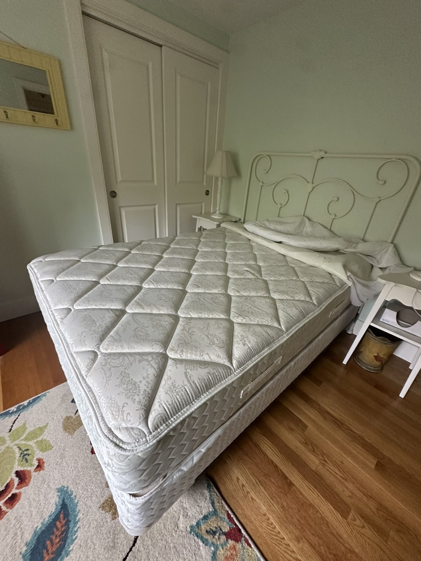 Full Metal Bed frame Size Full With Mattress
