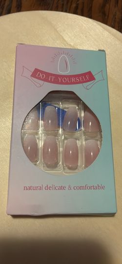 Press on nails. Light pink