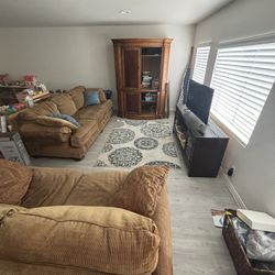 Living Room Set $100 Or Best or free for students 