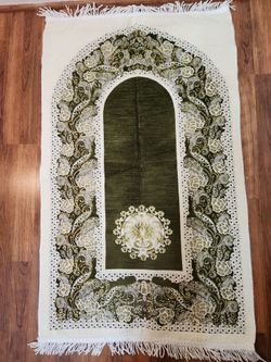 Islamic Prayer Rug with Arch Design