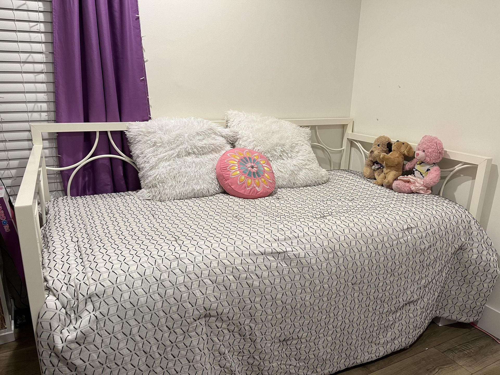 White Metal Twin Bedframe + matress