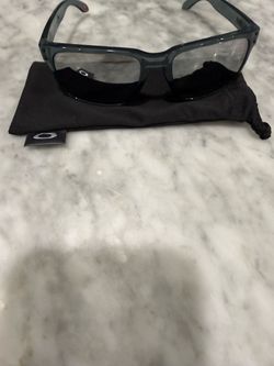 Oakley Holbrook